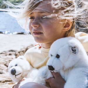 まっしろでふわふわなWWF シロクマのぬいぐるみは2サイズ