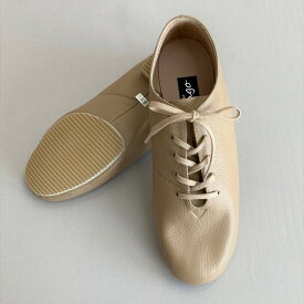 【国産　バトンシューズ】　ベージュ　　 バトントワリング　ダンスシューズ　柔らかい牛革を使用