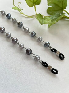 メガネチェーン 京都marimariオリジナル商品 ハンドメイド 淡水パール グラスコード エアリーチェーンでとても落ち着いてオシャレです。金属アレルギーの方も首の辺りはエアリーチ