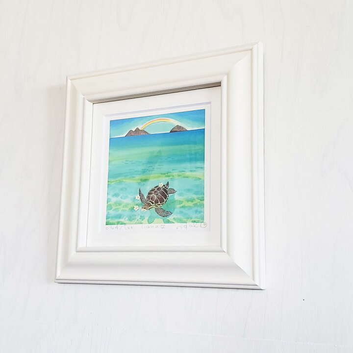 楽天市場 平日13時までのご注文は当日発送 栗乃木ハルミ イラストフレームセット Honu3 額入り絵画 268 268mm Bタイプ Hk0093 イラスト インテリア ハワイ ホヌ ウミガメ 海亀 プルメリア 花 虹 レインボー 風景 景色 ギフト プレゼント 新築祝 引っ越し祝 入学祝