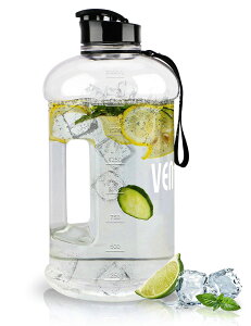 【送料無料】VENNERLI (ヴェネリ) ウォーターボトル 2200ml ハンドル付き ポータブル 大型 プラスチック 大人用 BPAフリー ハーフガロン 再利用可能 2リットル ウォータージャグ アウトドア ハイ