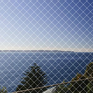 【送料無料】防鳥ネット ベランダ鳥よけネット 幅4m×長さ10m カラス 鳩対策防鳥網 果樹守りや野菜栽培や防獣ネット 猫侵入脱走防止 透明色 (結束バンド 15本付き)Limthe