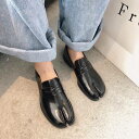 足袋 シューズ レディース フラット ぺたんこ 靴 ローファー 黒 無地 PU レザー レースアップ 光沢 ペタンコ靴 ローヒール おしゃれ トレンド 個性的 カジュアル 3cmヒール 足袋 シンプル デート 通学 学生 ブラック こなれ感 10代 20代 30代 春 秋 冬 かわいい お洒落 韓国