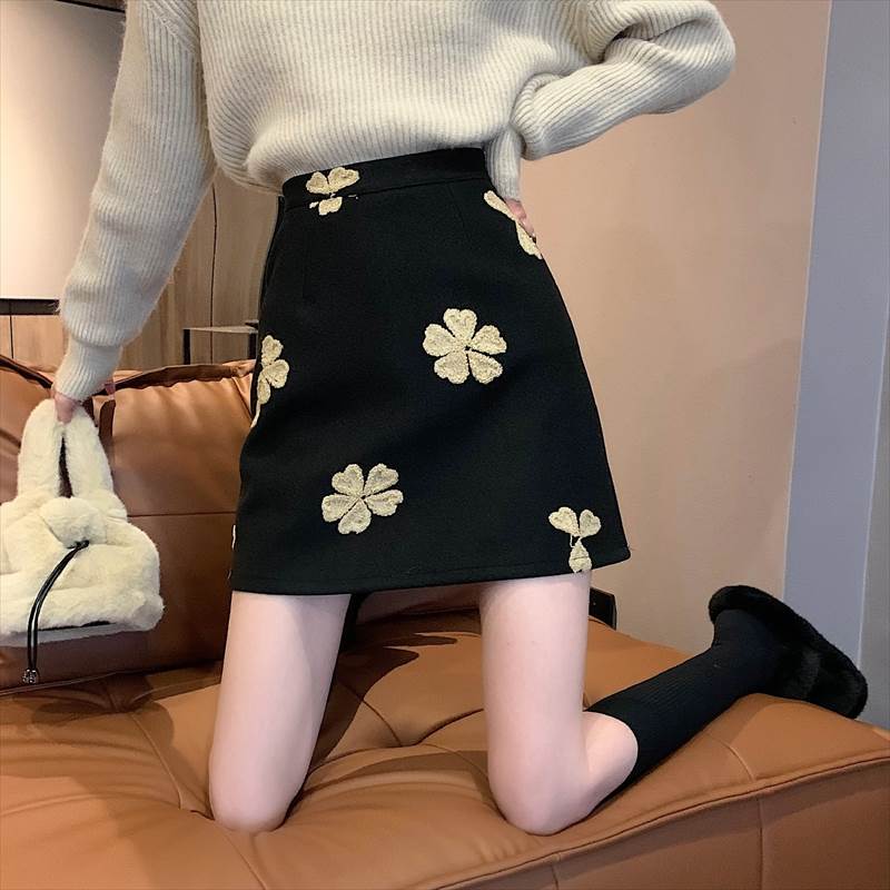 楽天市場】2色 ミニスカート タイト 花柄 刺繍 台形 スカート ボトムス