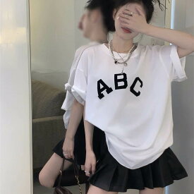 2色 Tシャツ レディース 半袖 トップス 春 夏 カーキベージュ ホワイト レタリング シンプル トラッド ロゴ ドロップショルダー ビッグシルエット オーバーサイズ クルーネック 大人可愛い シンプル カジュアル 大人 お洒落 かっこいい レトロ ラフ メンズライク キュート ガ