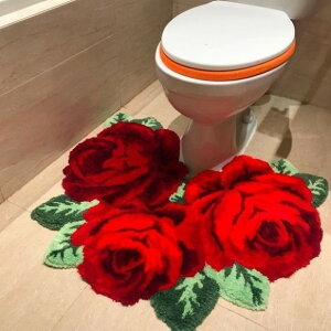 豪華ローズフラワー型トイレマット 70×60cm ポリエステル製 滑り止め付 柔らかいフロアマット レッド ピンク 耐久性抜群 室内装飾 yyrb832