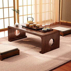 出窓の小さなテーブル日本の畳のお茶のテーブル座って家庭用のコタツのテーブル低いテーブルのバルコニーお茶を飲む無垢材の小さなテーブル