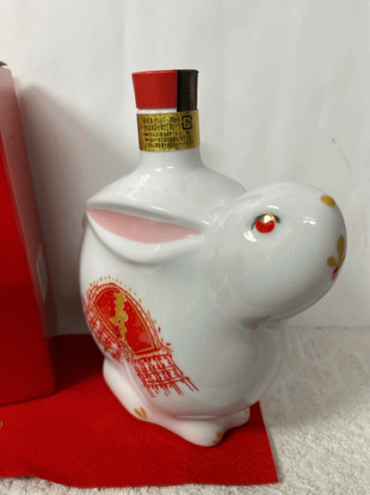 楽天市場】サントリーローヤル 干支 卯歳ボトル 43度 600ml 専用