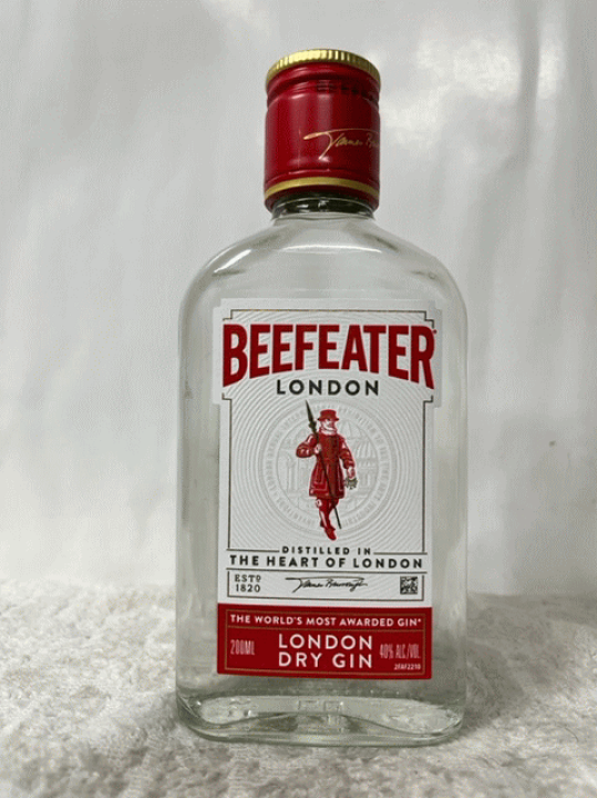 独特の上品 BEEFEATER ビーフィータードライジン 旧ラベル 古酒