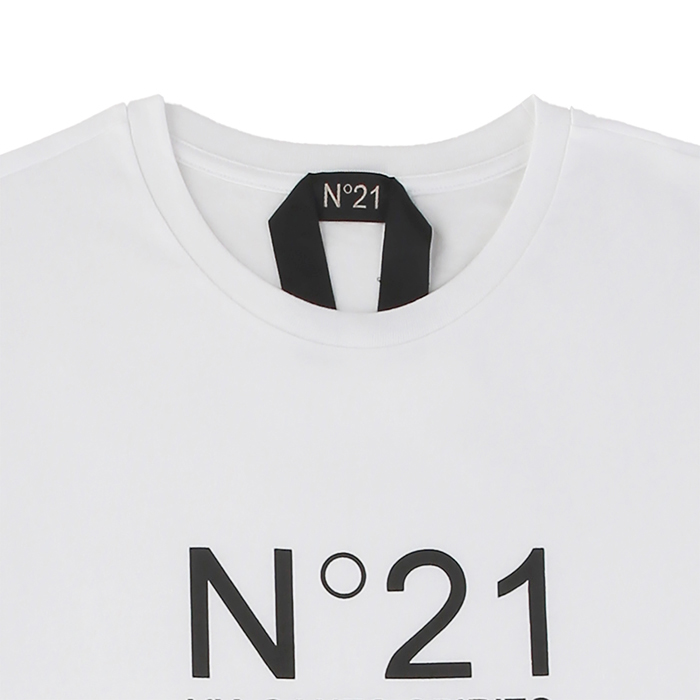 N°21 ヌメロヴェントゥーノ N21 numero ventuno Tシャツ メンズ 3カラー ホワイト ブラック レッド N21 ロゴ  アレッサンドロデラクア ヌメロ オンライン 通販 正規品 芸能人着用 LEON Safari 00121suf0326316 | マッシモ  オフィシャルストア