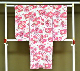【JAPAN STYLE】7歳きもの白地ピンク花　仕立上がり　七五三着物　かわいい