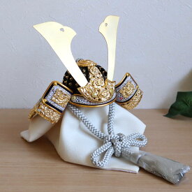 【マラソン全品P5倍！4日-10日 23:59まで】五月人形 コンパクト おしゃれ インテリア 兜飾り 5月人形 端午の節句 誠山 淡萌黄兜 黒水糸兜 月 丸 杉 ウォールナット 37A 増村人形店 MMN0072