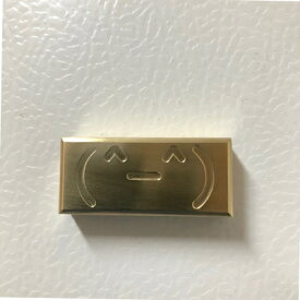 真鍮製顔文字(^-^)マグネット 1ヶ　マグネット 磁石　冷蔵庫　写真　貼れます　日本製　ビレット　真鍮製