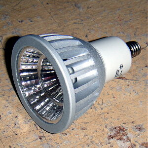 �ŐV�i!!�n���Q������LED�Ɏ���40000���ԁA����EZ10 �����F 7W 500lm 6000K