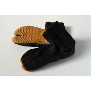 【在庫限り】子供用 地下足袋 クッション入り 白・黒<地下足袋靴下付>23cm 23.5cm じかたび たび履き口はお子様一人でも履きやすいマジックテープです。色:白 黒(じかたび 祭足袋 tabi