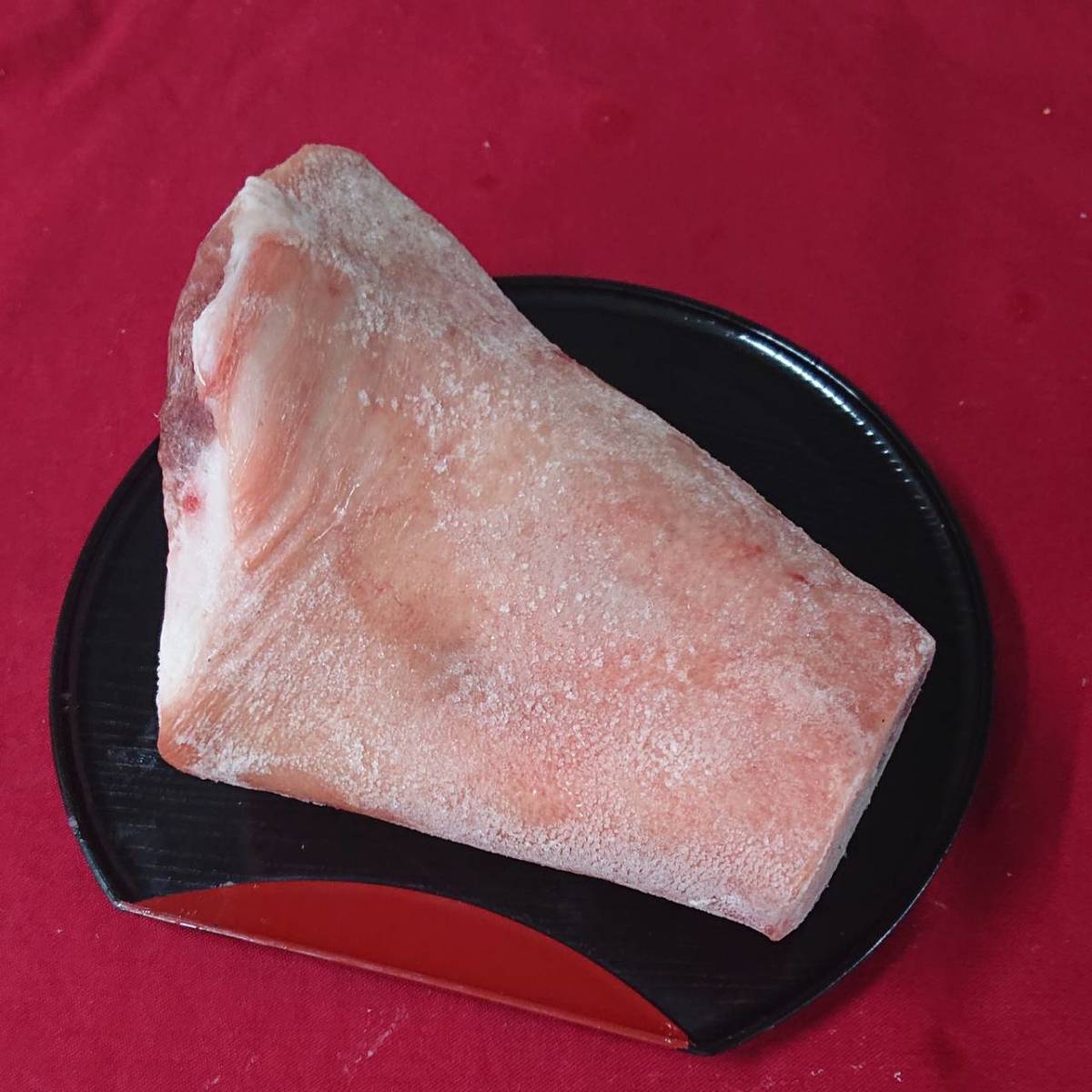煮込み料理などに！ アイスバイン 皮付骨付き豚スネ肉 冷凍品 約1～1.3kg (送料別)