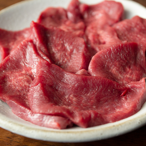 メガ盛り 赤身タン1kg　国産牛の牛タンは希少性が高く入手困難な逸品です赤身のタンは塩とワサビでやる焼肉 ホルモン BBQ 焼き肉 牛肉