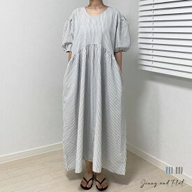 ストライプボリュームワンピース┃全2色┃メール便可能┃Jenny and Flat┃ジェニアンドフラット┃軽やかなストライプ柄が視覚的に縦のラインを強調し、低身長の方にもバランスよく着こなせ、スタイルアップ効果も期待できます。