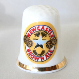 ビール Newcastle Brown Ale　ニュー キャッスル ブラウン エール　指貫き イギリス　アドバタイジング　ADVERTISING　会社や製品のロゴ　広告　【中古】