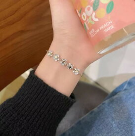 ブレスレット レディース フラワーモチーフ カメリア風 韓国風 シンプル 華奢 上品 きれいめ 人気 ギフト 誕生日 プレゼント