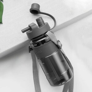 ウォーターボトル 700ml 食品用ストロー 液漏れ防止 頑丈で落下しにくい water bottle BPAフリー 男の子 女の子 スポーツボトル オシャレボトル プラスチック 水筒 水? 洗いやすい 軽量(ブラック