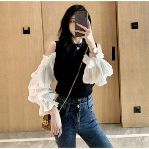 【P2倍&クーポン有】ボリューム袖 オフショルダー トップス レディース ブラウス カットソー 個性的 春 秋 裾イン 長袖 ラウンドネック 肩だし フリル ブラック ホワイト 無地 サイズ豊富 S M