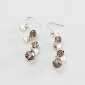 ホワイトとブラウンの色合いが最高！パール、スモーキークォーツピアス mm1205