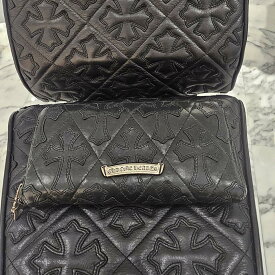 CHROME HEARTS Cemetery Cross Leather Patch Quilting Leather Wallet クロムハーツ セメタリークロス レザーパッチ キルティング レザーウォレット ラウンドジップ 長財布 カーフスキン レザーパッチ ダガージップ シルバー925 ブラック【251031】【中古-B】