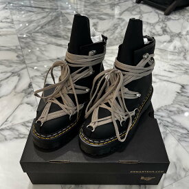 Rick Owens × Dr.Martens 1460 QUAD SOLE MEGALACE Boot DW02E68128001 Size UK6(25.0cm) リックオウエンス×ドクターマーチン 1460 クアッドソール メガレースブーツ レザーブーツ 靴 サイドジップ ダブルウェルトステッチ ブラック サイズUK6(25.0cm)【251017】【新古品】