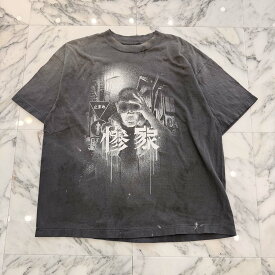 SAINT Mxxxxxx × GEEKS RULE 2025AW 惨家-zange S/S Tee SM-HR1-0000-C25 Size XL セントマイケル×ギークスルール 惨家-zange ショートスリーブ Tシャツ 半袖カットソー ヴィンテージ加工 イラストプリント エイジングプリント チャコール サイズXL【260217】【中古-A】
