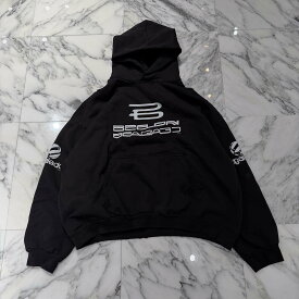 BALENCIAGA 2024SS AI GENERATED Medium Fit Pullover Hoodie 767877 TQVF9 Size XL バレンシアガ AI ジェネレイト ミディアムフィット プルオーバーフーディ ヘビーフリース BBロゴ AI風ロゴ フロントロゴ バックプリント ブラック×ホワイト サイズXL【260307】【中古-B】
