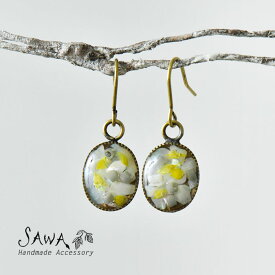 ＊【10%OFFクーポン対象商品】【SAWA サワ】楕円型 レジン ピアス (p-77)レディース アクセサリー イヤリング 両耳用 シェル フラワー アンティーク ナチュラル シンプル ゴールド ホワイト ハンドメイド 手作り 作家 ギフト プチギフト プレゼント