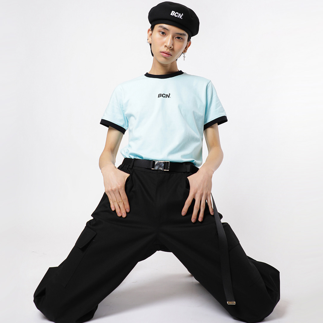韓国 韓国ブランド 韓国ファッション トップス Tシャツ ロゴ ユニセックス 新作販売 メンズ レディース 原宿 ストリート 紫 全4色 あす楽対応 正規品 ＜セール＆特集＞ 青 COTTON ベーシックコットン ラインハーフトップ 黒 BASIC 白