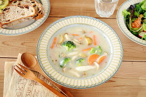 食器 おしゃれ 皿 カレー皿 ポットマム21.1cmスープ&サラダボウル 美濃焼 スープ皿 サラダボウル 花 アウトレット カフェ風 電子レンジ対応 食洗機対応