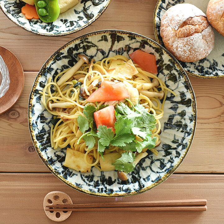 楽天市場 食器 カレー皿 パスタ皿 おしゃれ 和食器 モダン 美濃焼 大皿 アウトレット カフェ風 手書きたこ唐草菊彫7 0深皿 おしゃれ食器の通販m Home Style