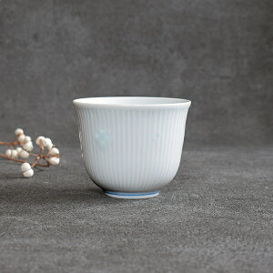 【2,000円OFFクーポン10/27 9:59まで】【限定60個】食器 食器 和食器 おしゃれ 湯呑み 透かし彫り湯呑 透かしほたる 煎茶碗 ホタルレリーフ柄 煎茶 モダン アウトレット カフェ風 電子レンジ対応