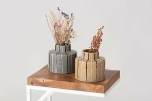 花瓶 フラワーベース 花びん かびん フラワースタンド 陶器 北欧 おしゃれ ドライフラワー シンプル 艶 生花 枝物 卓上 床置き 陶器製 和モダン モダン レトロ ベーシック インテリア 寝室 リ