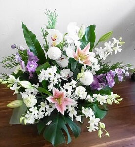 「お供え 花 アレンジメント」「お供え フラワーアレンジメント」「フラワーアレンジメント お供え」 「お供え アレンジメント」「お供え 花」「お供え花 アレンジ」「お供え花」「お供