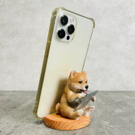 スマホスタンド タブレットを見る柴犬 グッズ woobia ウービア 犬 イヌ いぬ 卓上 アニマル スマホホルダー おしゃれ プレゼント ギフト 贈り物 置物 可愛い リアル アニマルオブジェ インテリア かわいい 動物 ガーデンオーナメント 玄関先 庭 雑貨 写真立て