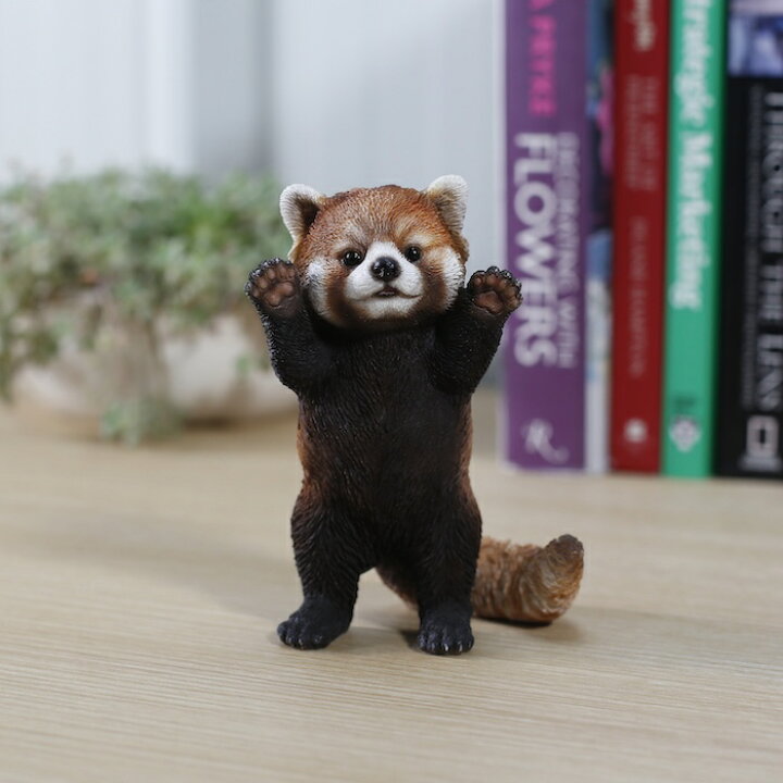 楽天市場】かわいい 置物 動物 手をあげるレッサーパンダ woobia 