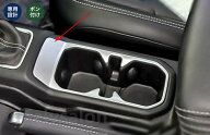 送料無料 ジープ・ラングラー 4代目 JL 用 車のカップホルダートリム フロントコンソールウォーターカッ…