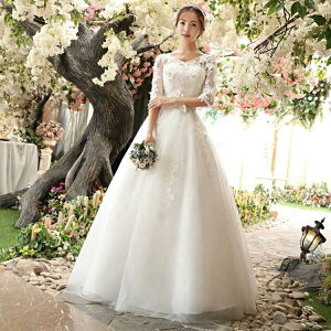 ウェディングドレス 長袖 袖あり 5分袖 ミモレ丈 ロングドレス 演奏会 結婚式 白 袖付き 着地式 編み上げタイプ レース Vネック 花飾り 花柄 刺繍 総柄 プリンセス 優雅 シンプルドレス 着痩