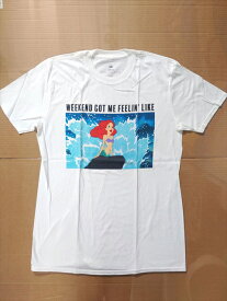 ◎【ディズニー/Disney】『 WEEKEND GOT ME FEELIN' LIKE / プリント Tシャツ 』Tシャツ 半袖 シャツ 日本未発売 アメコミ アニメ 映画 Movie リトルマーメイド アメカジ カジュアルファッション シャツ ファッション雑貨 アメリカ雑貨 アメ雑 雑貨