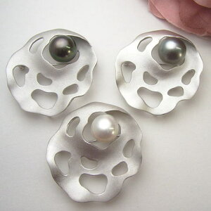 SVタヒチ黒蝶真珠、淡水真珠ブローチ 【13mm〜14mm】 bom-5720 【送料無料】(タヒチ黒蝶真珠 南洋真珠 本真珠 黒真珠 タヒチ黒蝶真珠 ブラックパール 湖水真珠)【楽ギフ_包装】 【あす楽対応_関