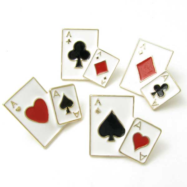 二枚のカードが鮮やかなピンブローチ ピンブローチ 二枚のトランプ ラペルピン手品 マジック ポーカー カード ハート クローバー メンズ 本店 レディース KS41011 結婚式 スペード ラベルピン 発売モデル