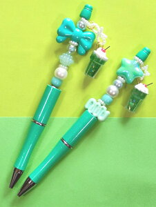 【ボールペン】 緑 グリーン 星 リボン クリームソーダ ビーズ チャーム付き カスタムペン 1本バラ売り プレゼント デコペン 送料無料 かわいい おしゃれ 個性的 目立