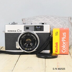 【整備済】【保証付 】　コニカ　KONICA C35　初期型　S/N 482525（ケース・フイルム付セット）　フィルムカメラ　フイルムカメラ　【中古】