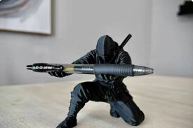 ペン立て 忍者ペン立て ニンジャ 3Dプリント 土下座 ニンジャ 卓上 置物 - クラフト 文房具収納 学生 会社員 学校 教室 作家 コレクター 本棚 ナイトテーブル 卓上 便利グッズ | 学生 教師 会社員 作家 コレクター 家庭 オフィス 勉強 本棚 ナイトテーブル ベッドサイド