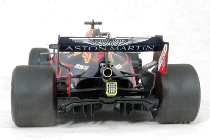 楽天市場】ミニチャンプス ミニカー 1/18 スケールアストン マーチン 