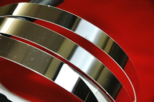 【SBモール タイプA】 鏡面 トラック用品 外装パーツ ミラーのような輝きで簡単ドレスアップ 長さ1800mmX幅19mmX厚さ0.5mm 自由にカットしてサイドバンパーをカスタム 両面テープ付き メ